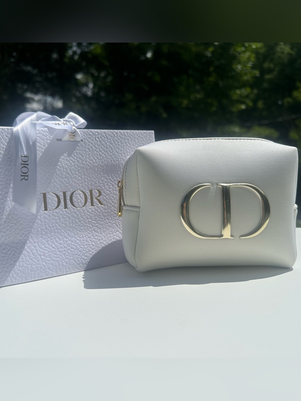 ✨Dior✨
Cream GWP Cosmetic bag with gold accents 
Nwot - Picture 6 of 6
